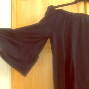 Shoulder less bell sleeve embroidered top